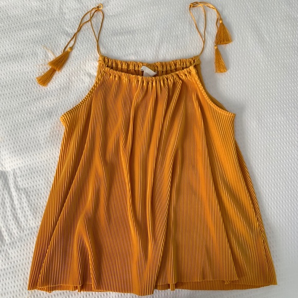 h&m mustard yellow flowy top with straps - Picture 2 of 7